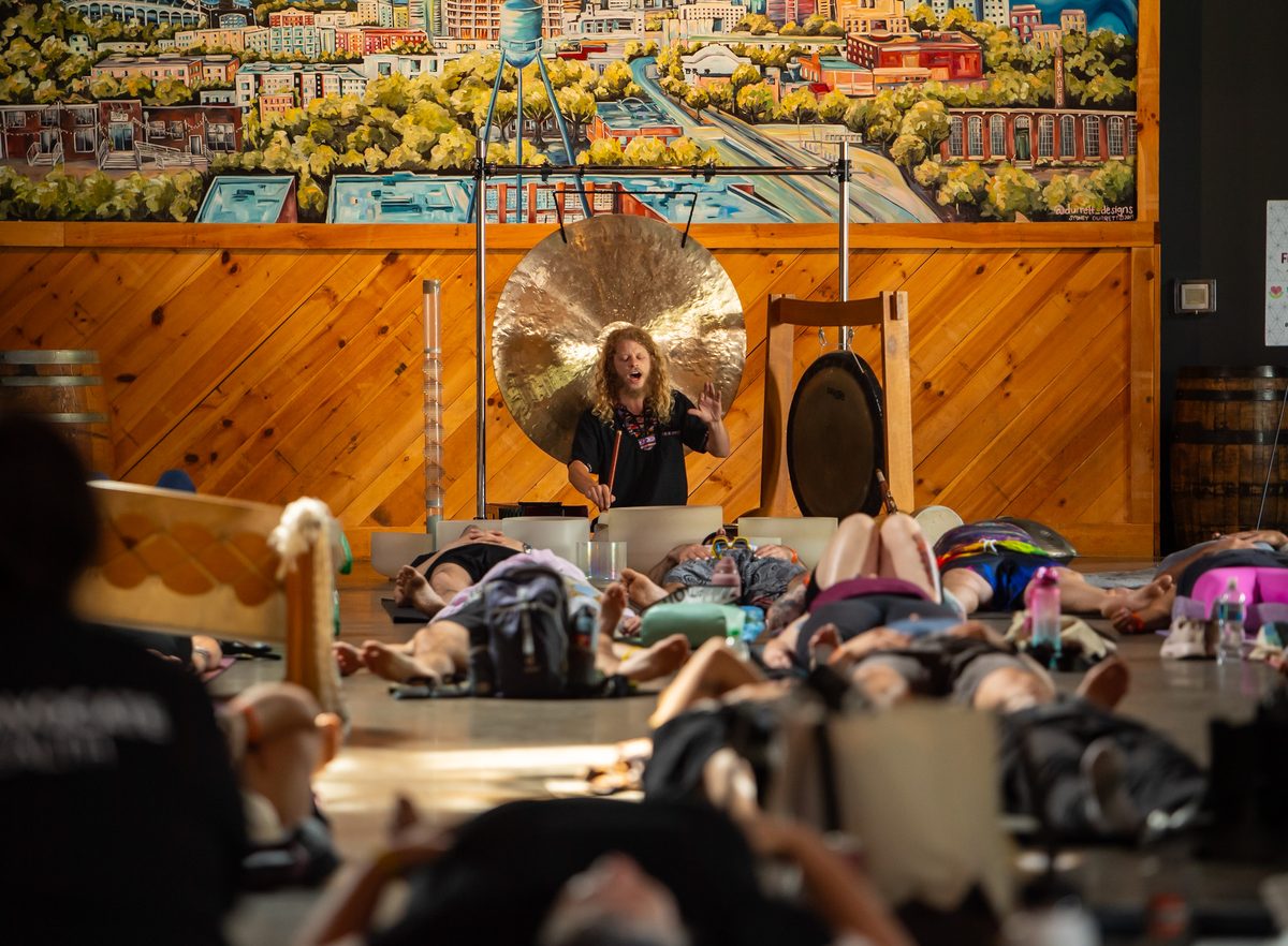 Austin at the gong with a packed room